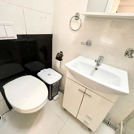 Prime 2 - Half Ground Level With Windows - Demisol Apartment Bukarest