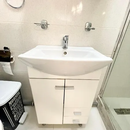 Prime 2 - Half Ground Level With Windows - Demisol Apartment Bukarest