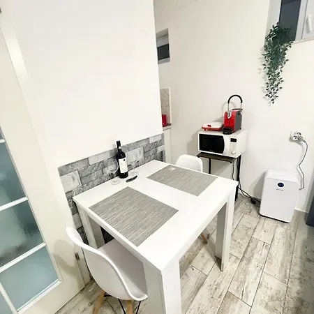 Prime 2 - Half Ground Level With Windows - Demisol Apartment Bukarest