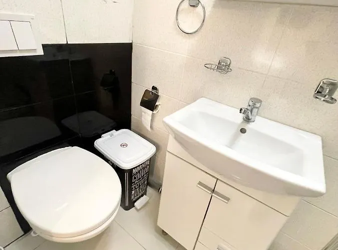 Prime 2 - Half Ground Level With Windows - Demisol Apartment Bukarest