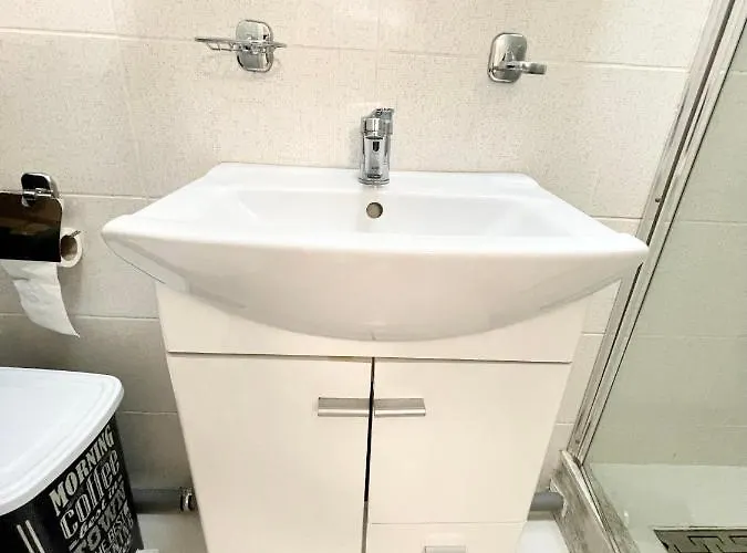 Prime 2 - Half Ground Level With Windows - Demisol Apartment Bukarest