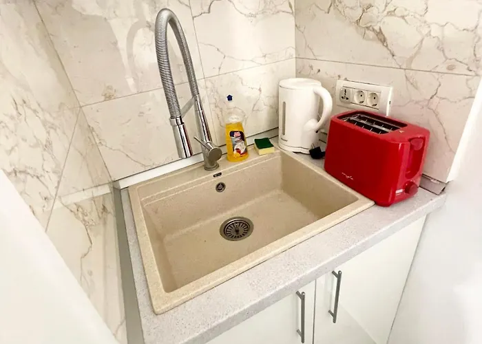 Prime 2 - Half Ground Level With Windows - Demisol Apartment