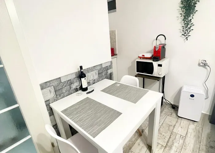 Prime 2 - Half Ground Level With Windows - Demisol Apartment Bukarest