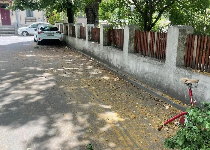 Prime 2 - Half Ground Level With Windows - Demisol Apartment